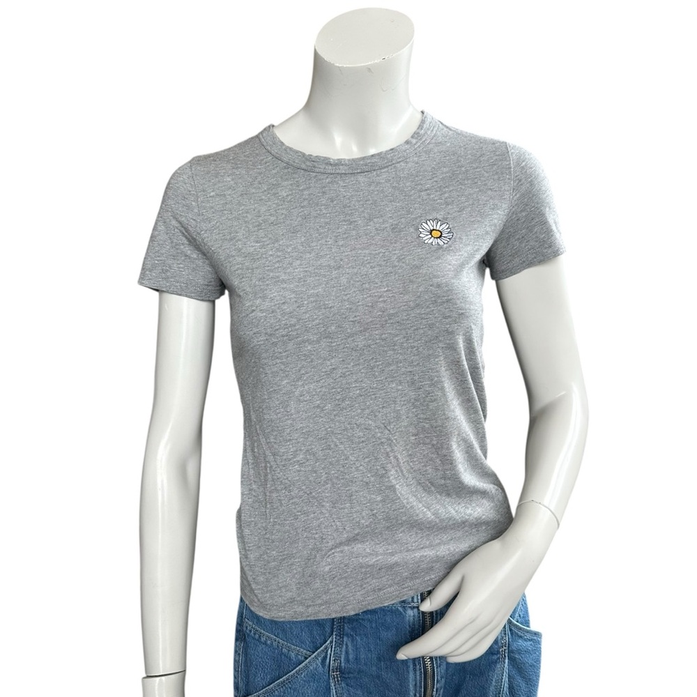 Aritzia Sunday Best Women's Candy Daisy Embroidered Tee in Heather Gray Small